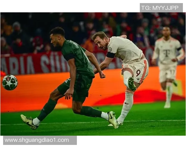 欧冠激战：拜仁大胜波尔图点球大战瞬间点燃全场气氛