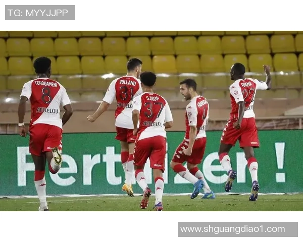 德甲激情对决巴黎圣日耳曼5球大胜巴萨红牌事件引发全场热议