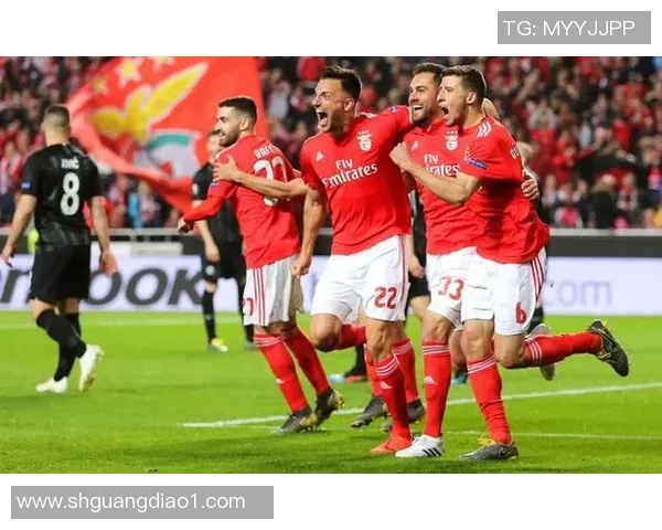 欧联杯精彩对决本菲卡3-0战胜切尔西帽子戏法引爆全场热情